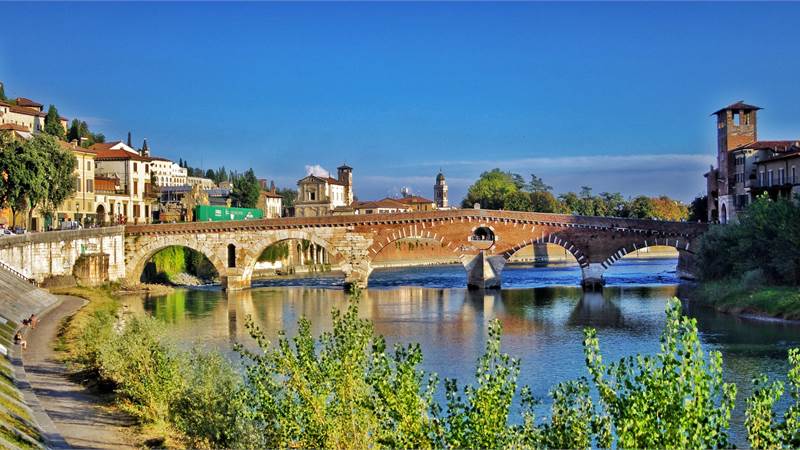 ESCLUSIVA VILLA INDIPENDENTE CON GIARDINO E DEPANDANCE