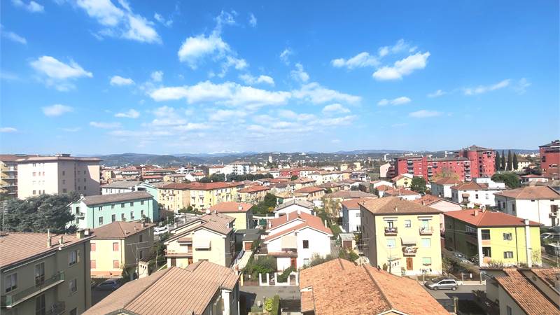 B.MILANO: TRILOCALE RISTRUTTURATO ULTIMO PIANO, CON BOX AUTO!